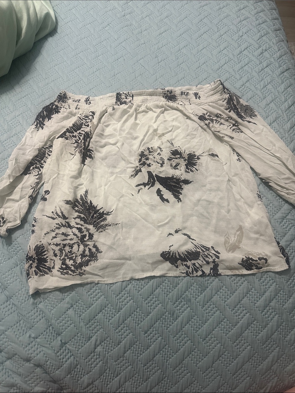 Lucky Brand Off-Shoulder oversized long cropped White Floral Blouse size small